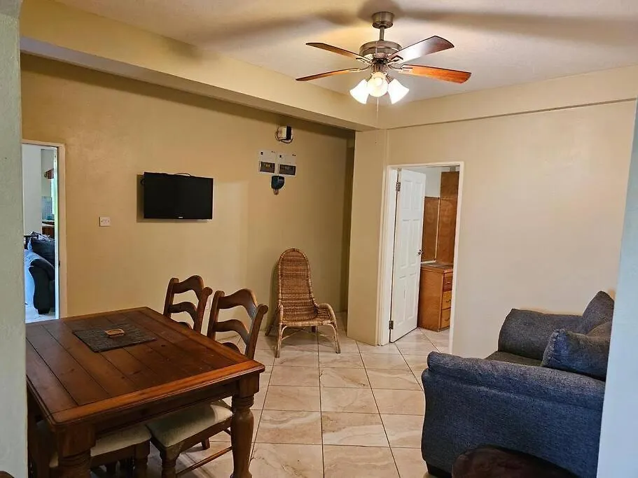 Free Airport Pickup - Spacious 1-Bedroom Apt #2 - 5 Mins To Sgu True Blue Apartment