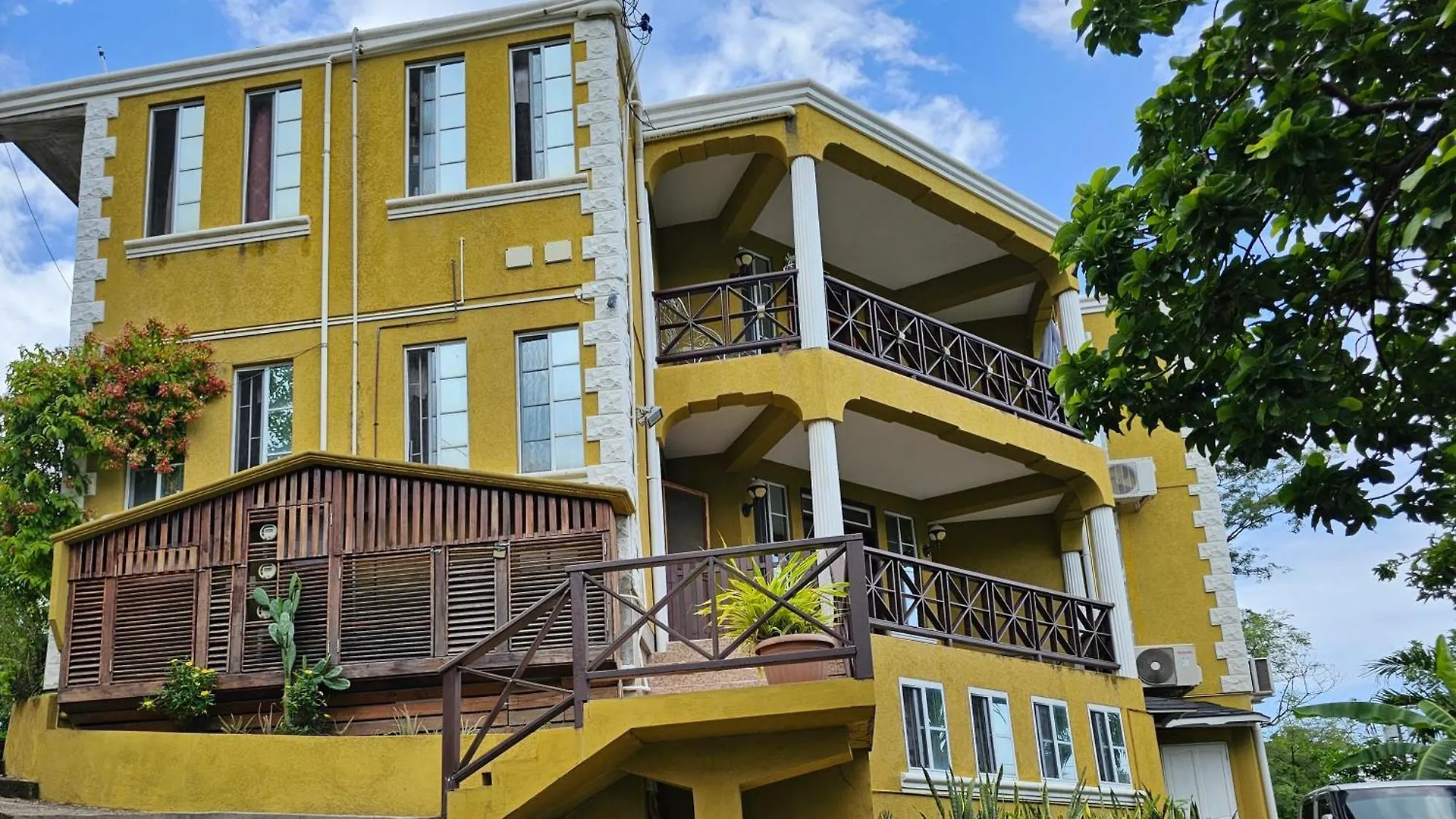 Free Airport Pickup - Spacious 1-Bedroom Apt #2 - 5 Mins To Sgu location